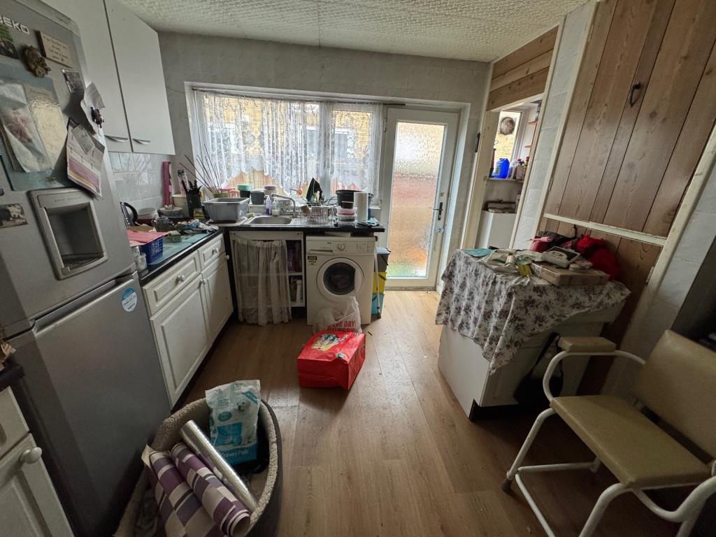Lot: 137 - DETACHED BUNGALOW FOR IMPROVEMENT - Kitchen